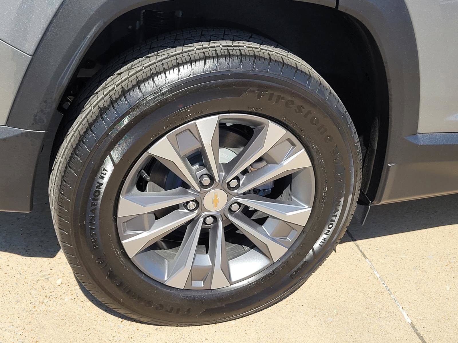 New 2027 Chevrolet Equinox LT w/ Safety and Technology Package FWD image 5