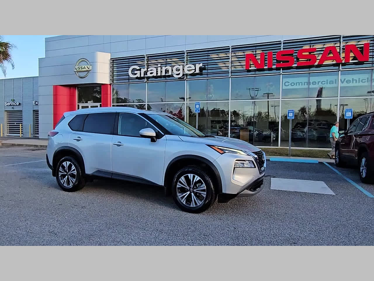 Used 2023 Nissan Rogue SV w/ SV Premium B Package image 17