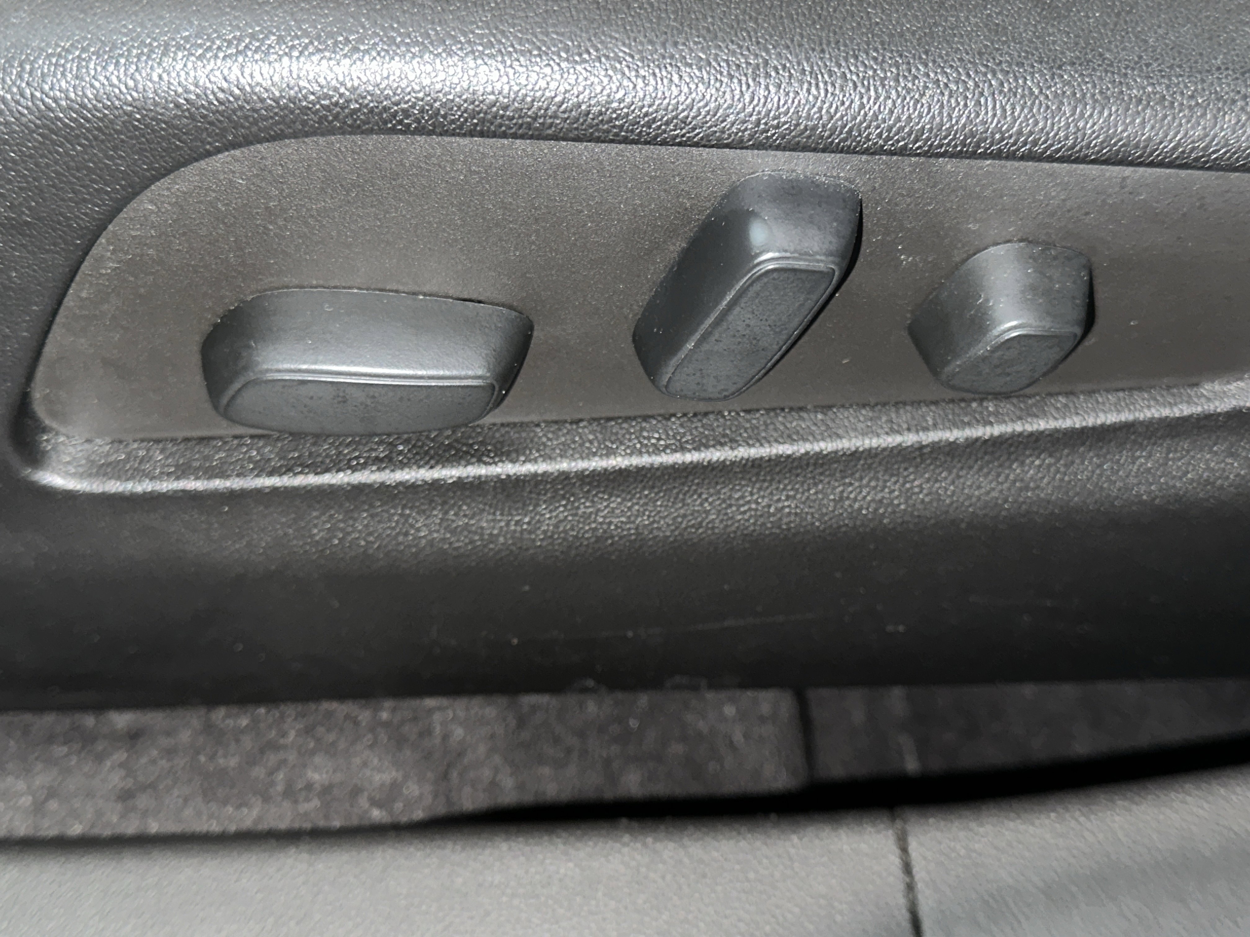 Used 2023 Cadillac XT4 Luxury w/ Cold Weather Package image 21