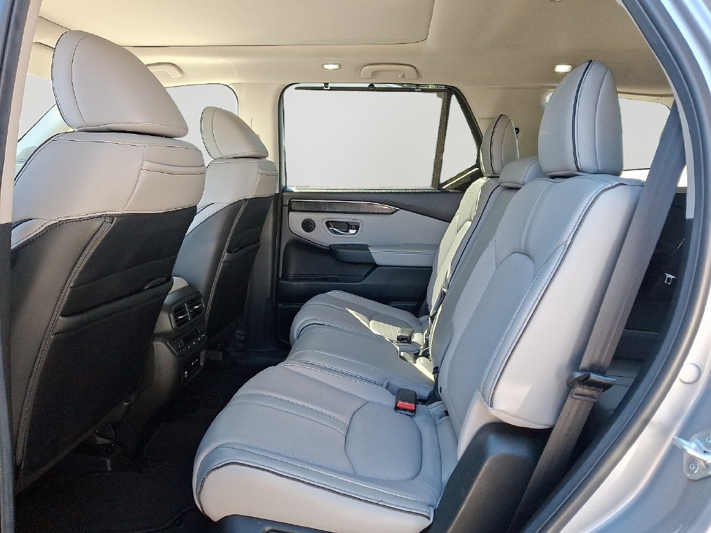 Used 2025 Honda Pilot Elite image 8