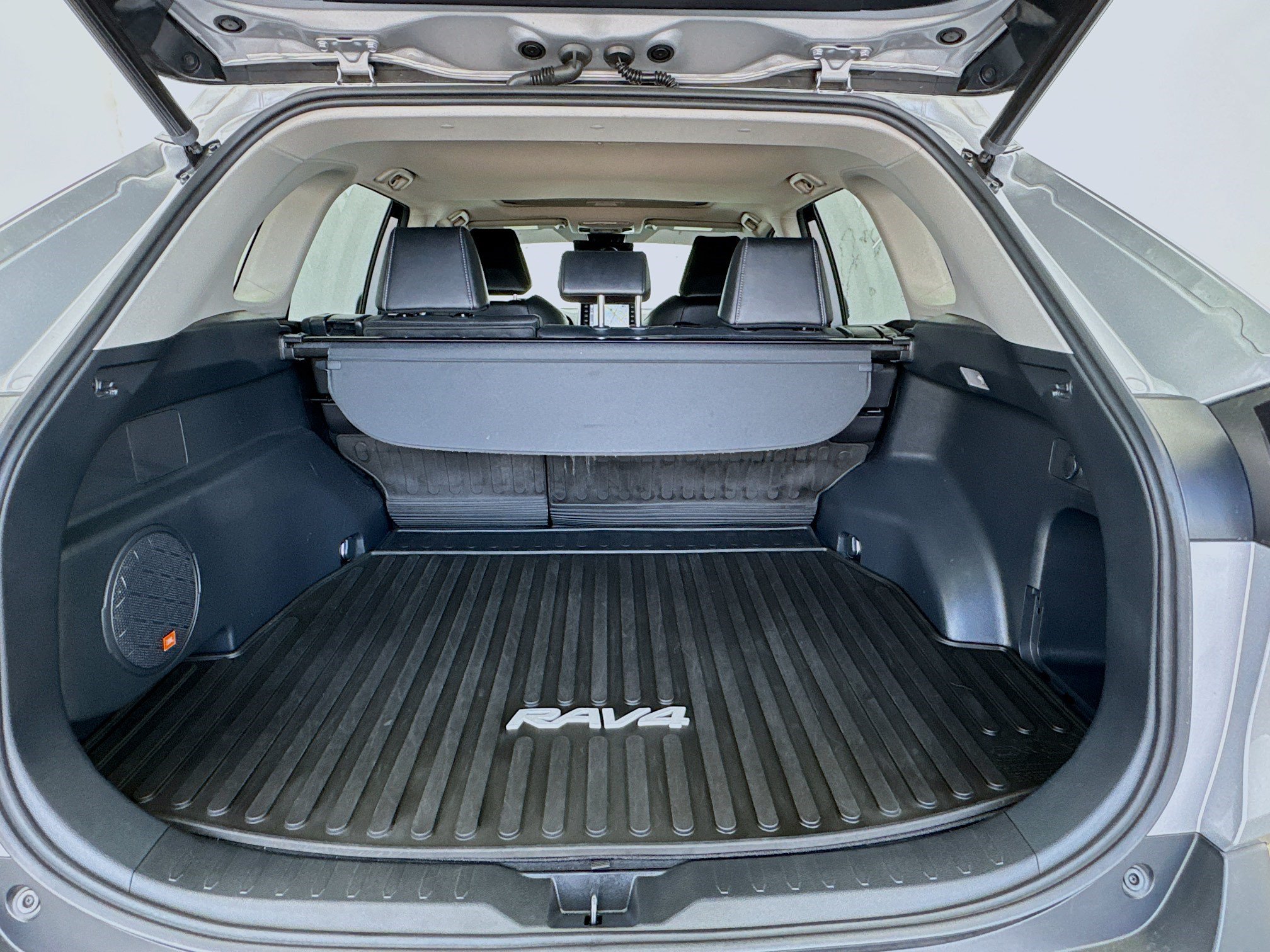 Used 2021 Toyota RAV4 Limited w/ Carpet Mat Package (TMS) FWD image 18