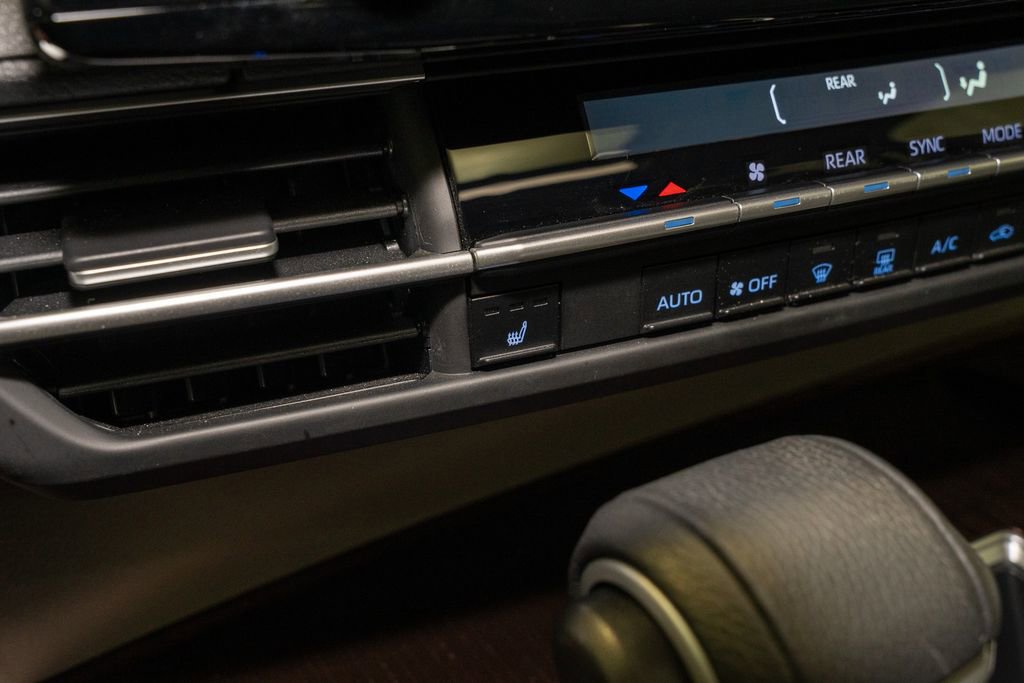 Certified 2023 Toyota Sienna XLE image 17