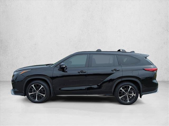Used 2021 Toyota Highlander XSE FWD image 4