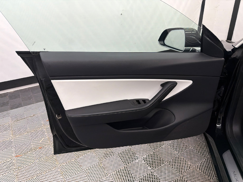 Used 2020 Tesla Model 3 Standard Range Plus RWD image 11