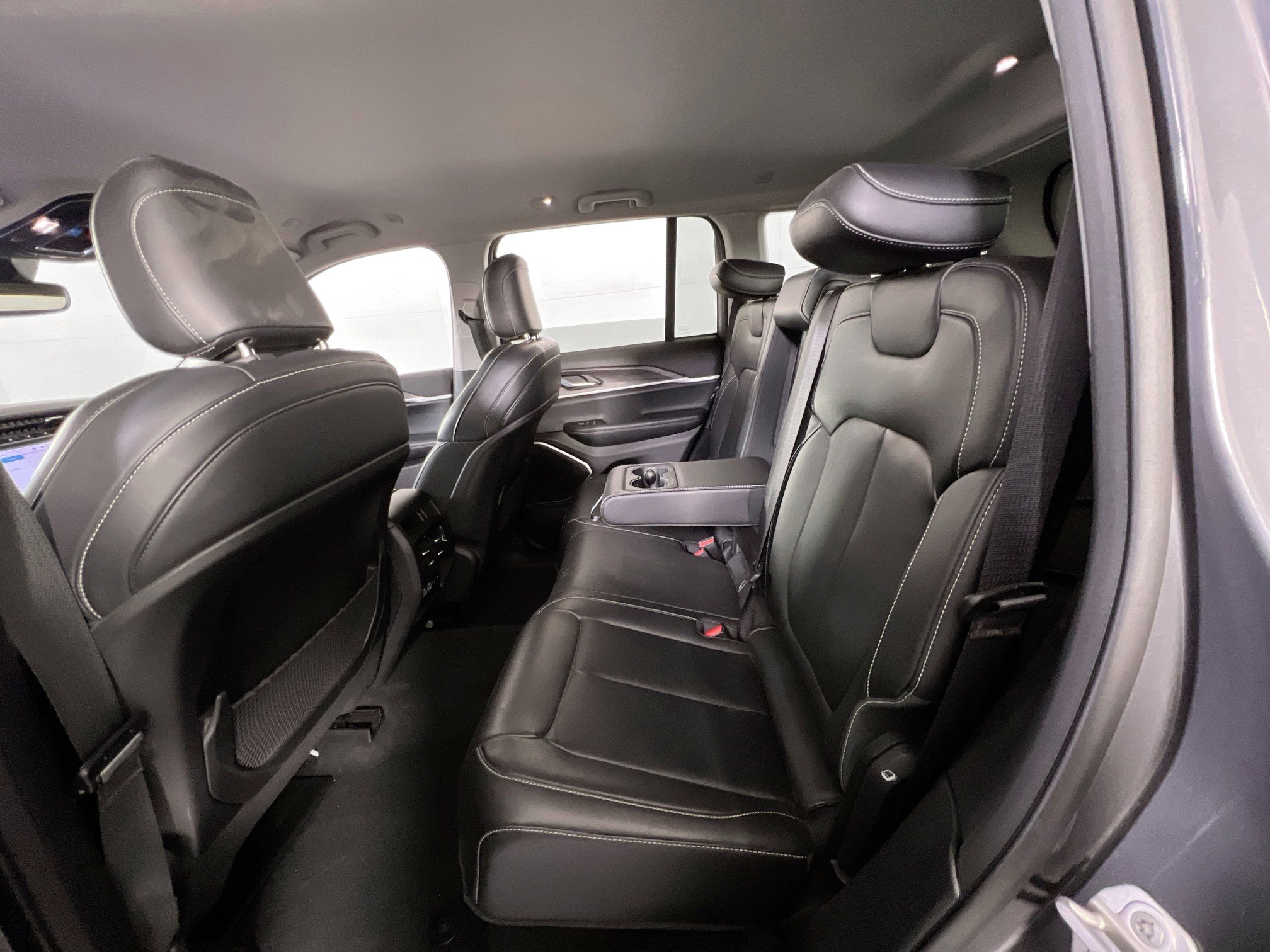 Used 2022 Jeep Grand Cherokee Limited image 22