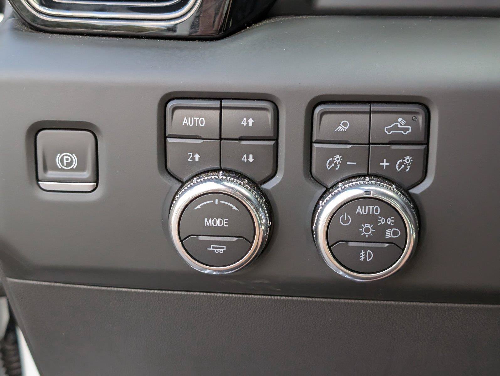 Used 2025 GMC Sierra 1500 AT4 w/ AT4 Premium Package AWD/4WD image 30