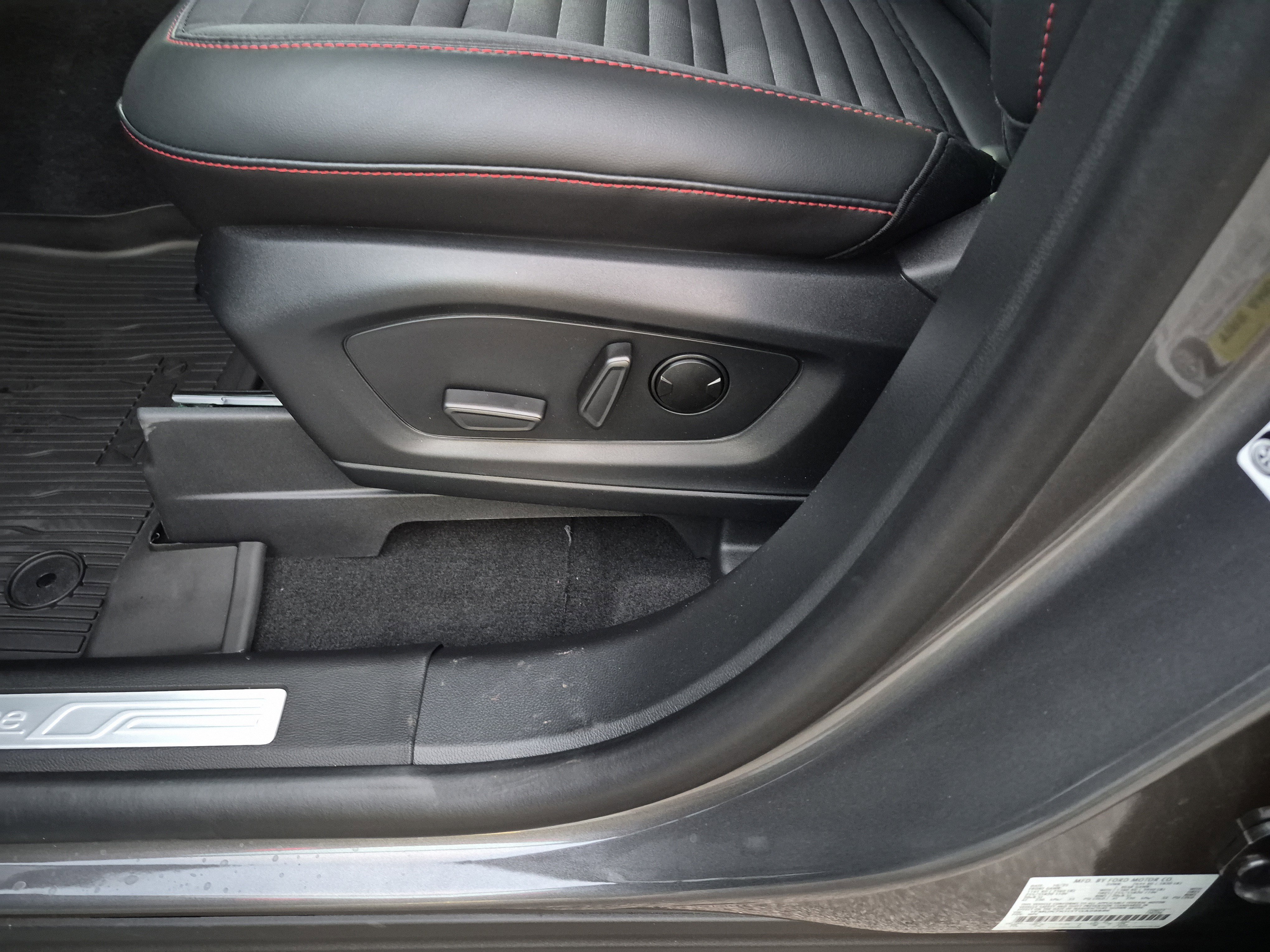 New 2026 Ford Explorer ST-Line w/ Premium Package image 12