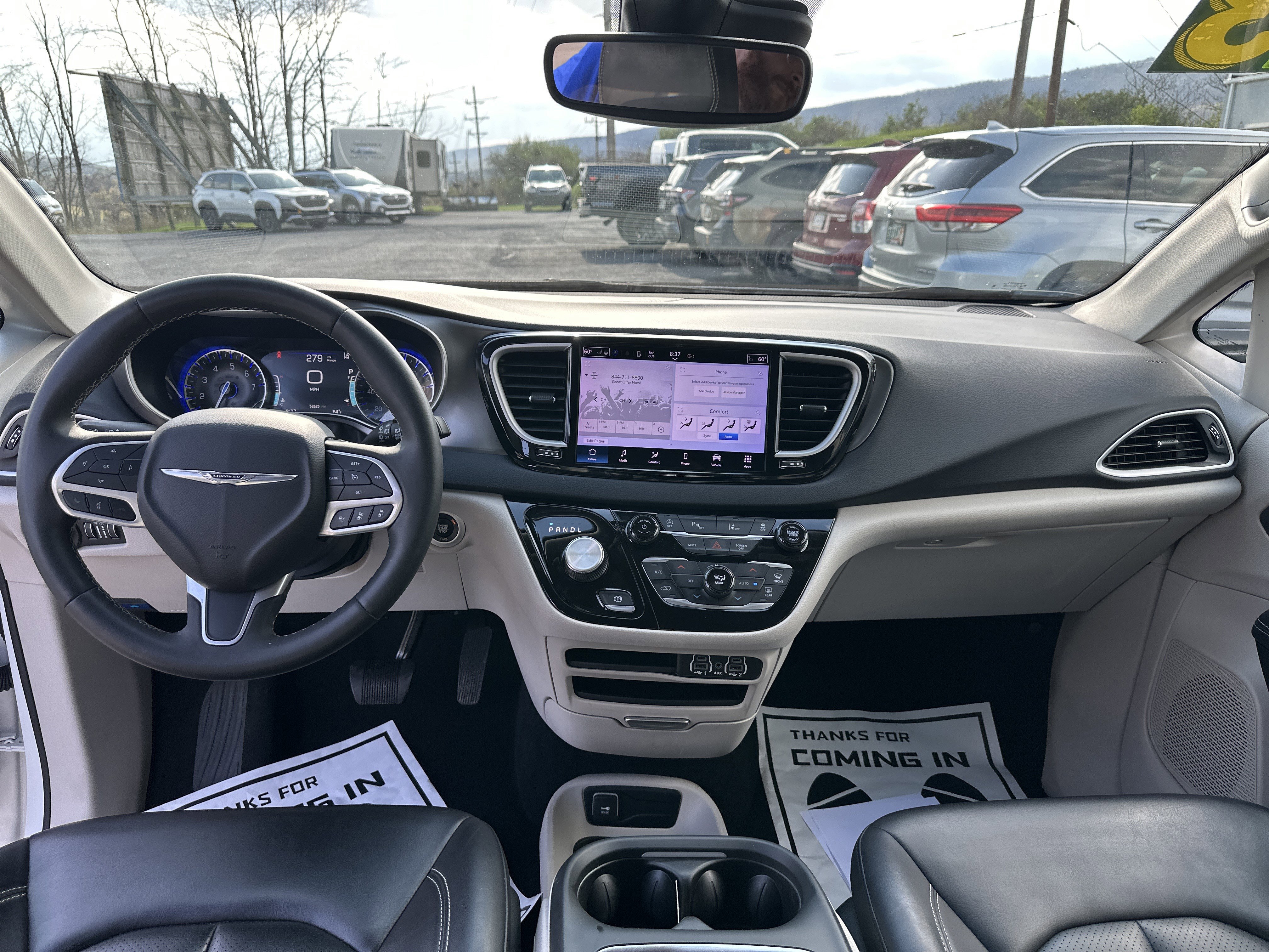 Used 2023 Chrysler Pacifica Touring-L image 15
