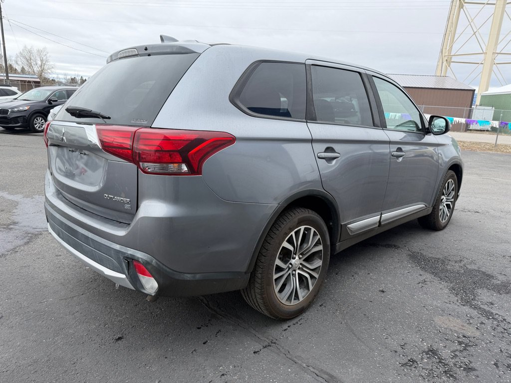Used 2018 Mitsubishi Outlander SE AWD/4WD image 3
