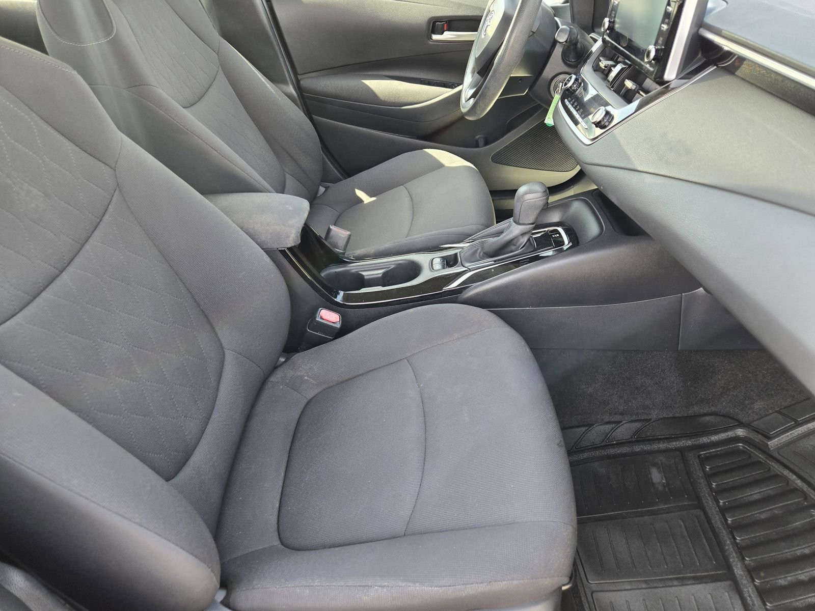 Used 2020 Toyota Corolla LE FWD image 13