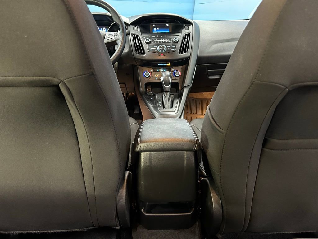 Used 2018 Ford Focus SE w/ SE Appearance Package image 34