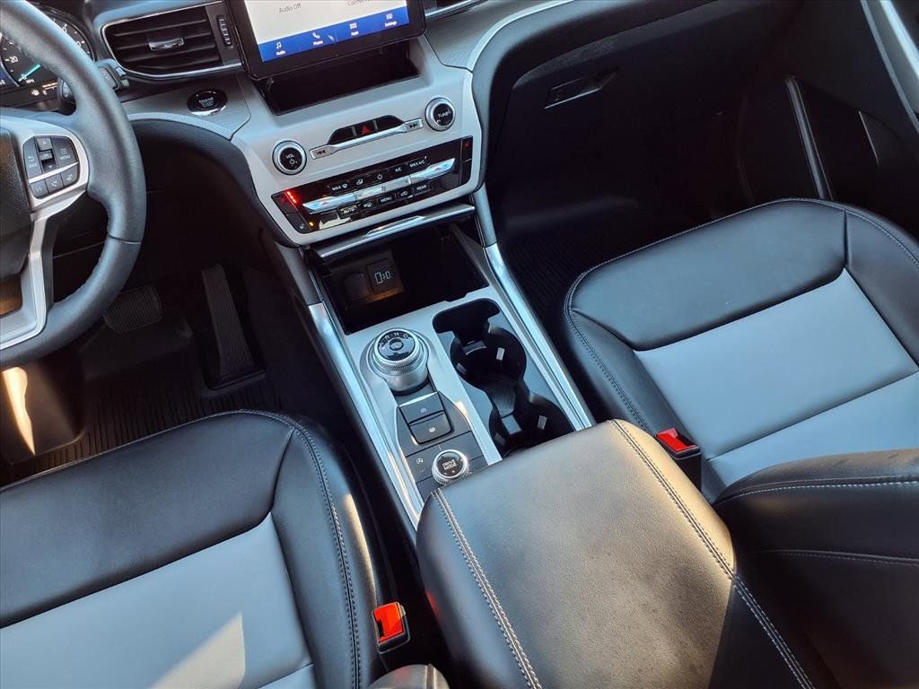 Used 2023 Ford Explorer XLT w/ Equipment Group 202A image 11