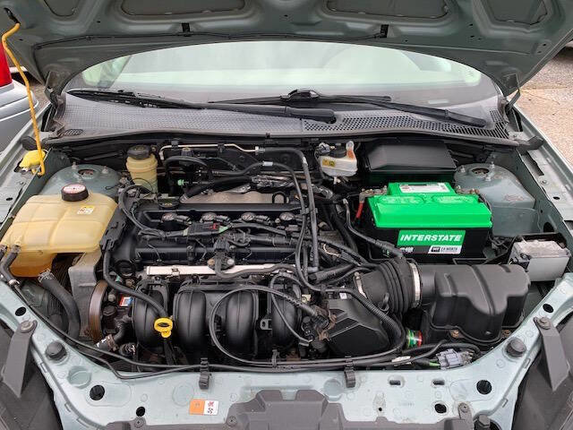 Used 2005 Ford Focus SE image 2
