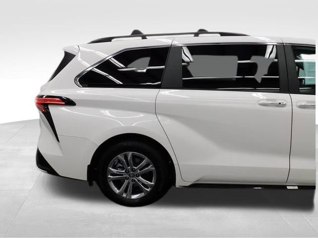 Used 2023 Toyota Sienna XSE image 19