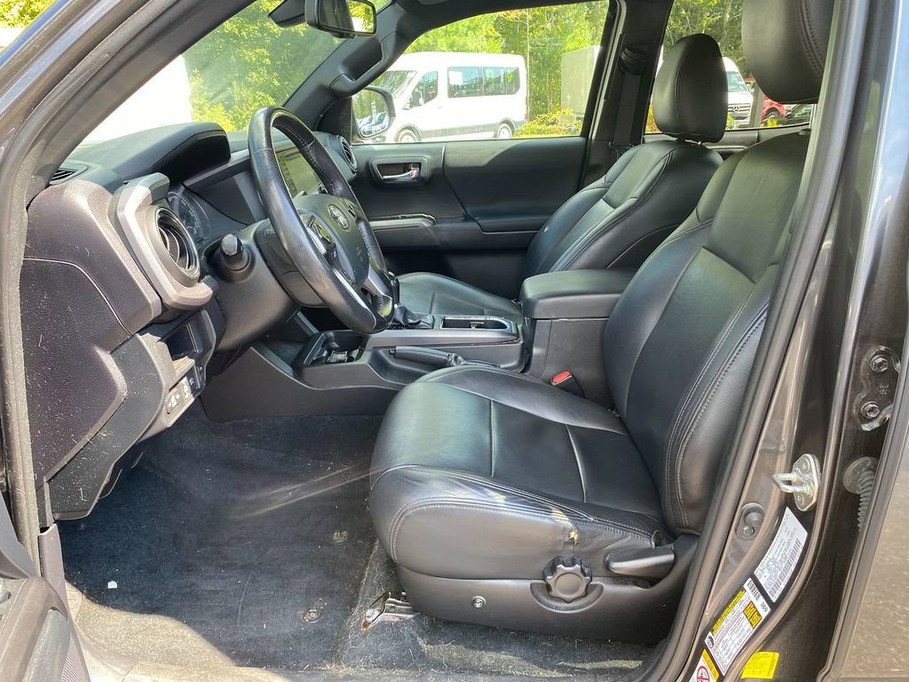 Used 2018 Toyota Tacoma TRD Off-Road w/ Technology Package AWD/4WD image 12