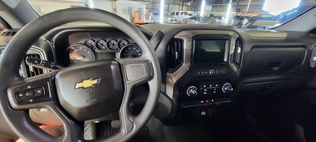 Used 2019 Chevrolet Silverado 1500 Custom w/ Custom Convenience Package AWD/4WD image 11