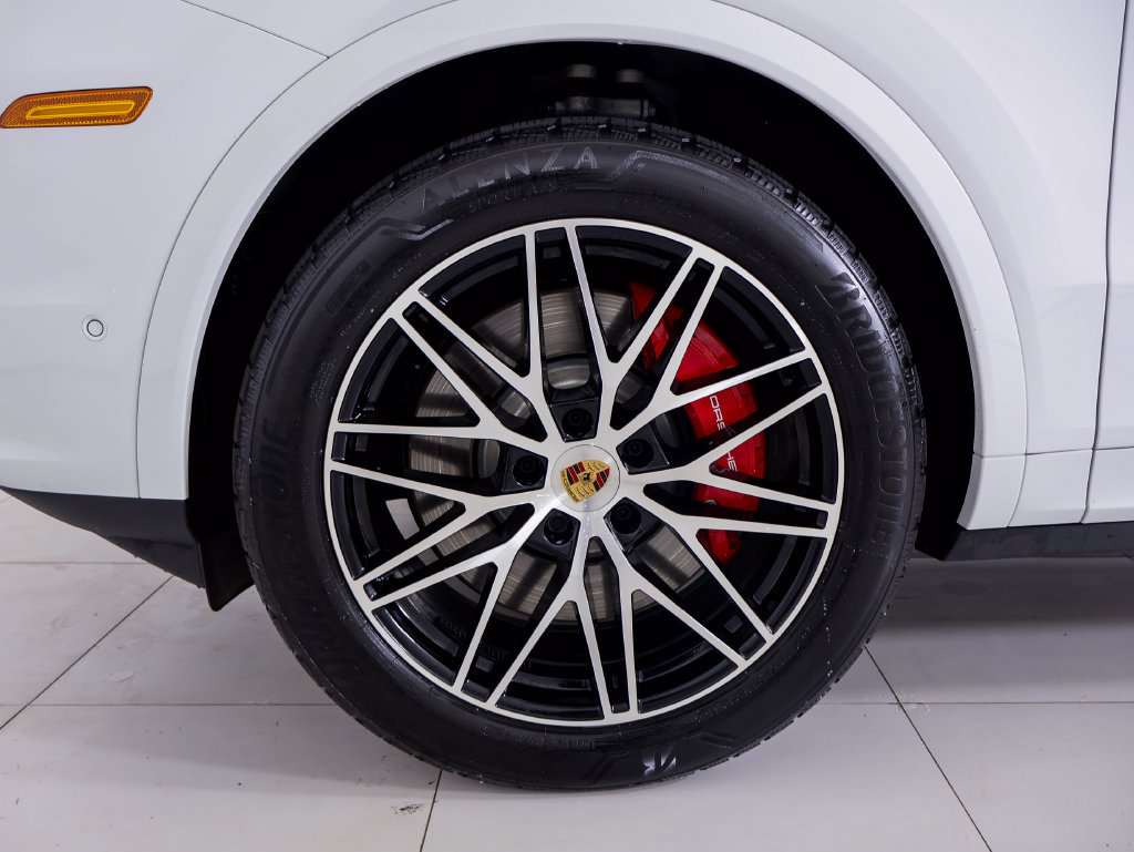Certified 2026 Porsche Cayenne S w/ Premium Package Plus AWD/4WD image 31