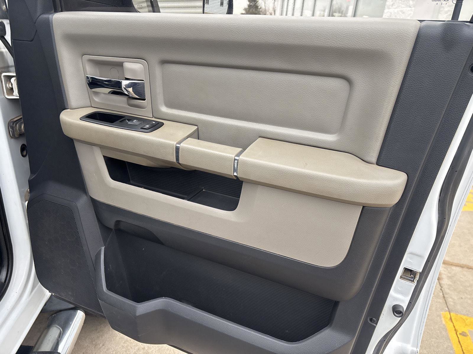 Used 2011 RAM 5500 SLT image 35