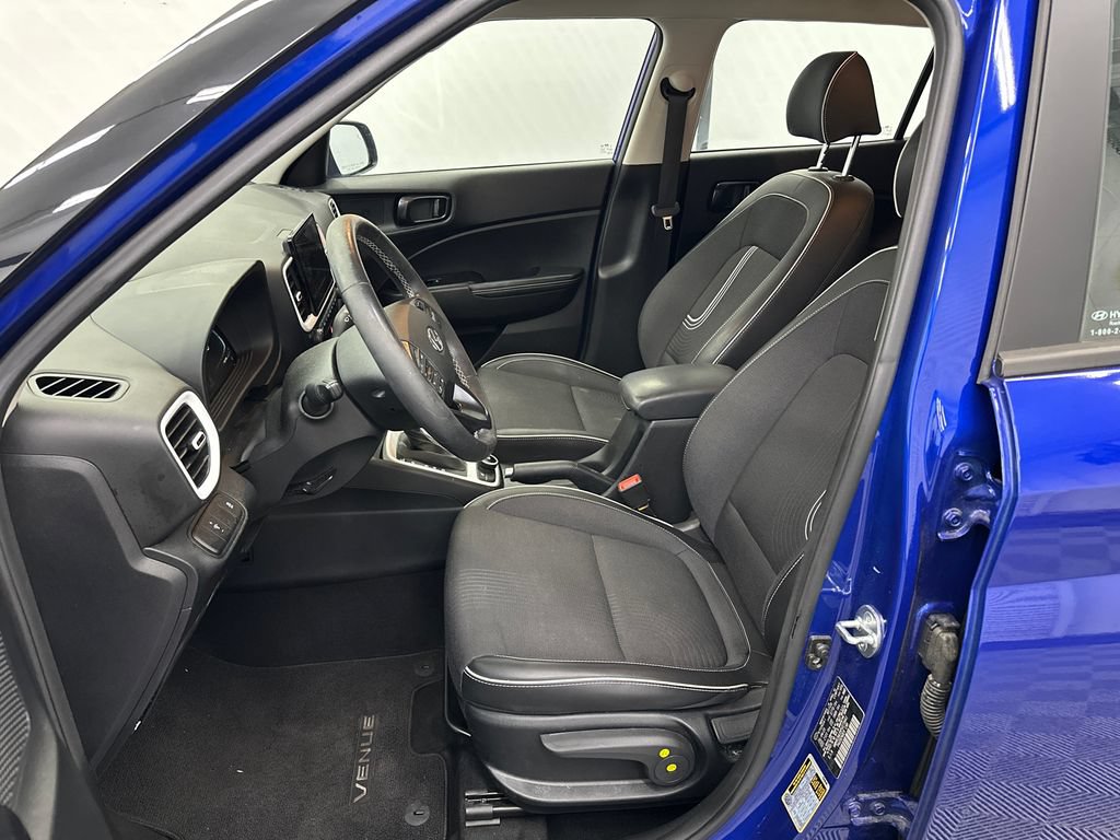 Used 2023 Hyundai Venue Limited w/ Cargo Package FWD image 9