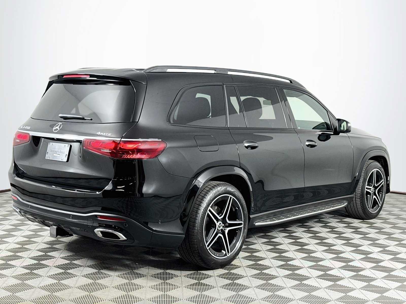 Used 2024 Mercedes-Benz GLS 450 4MATIC image 5