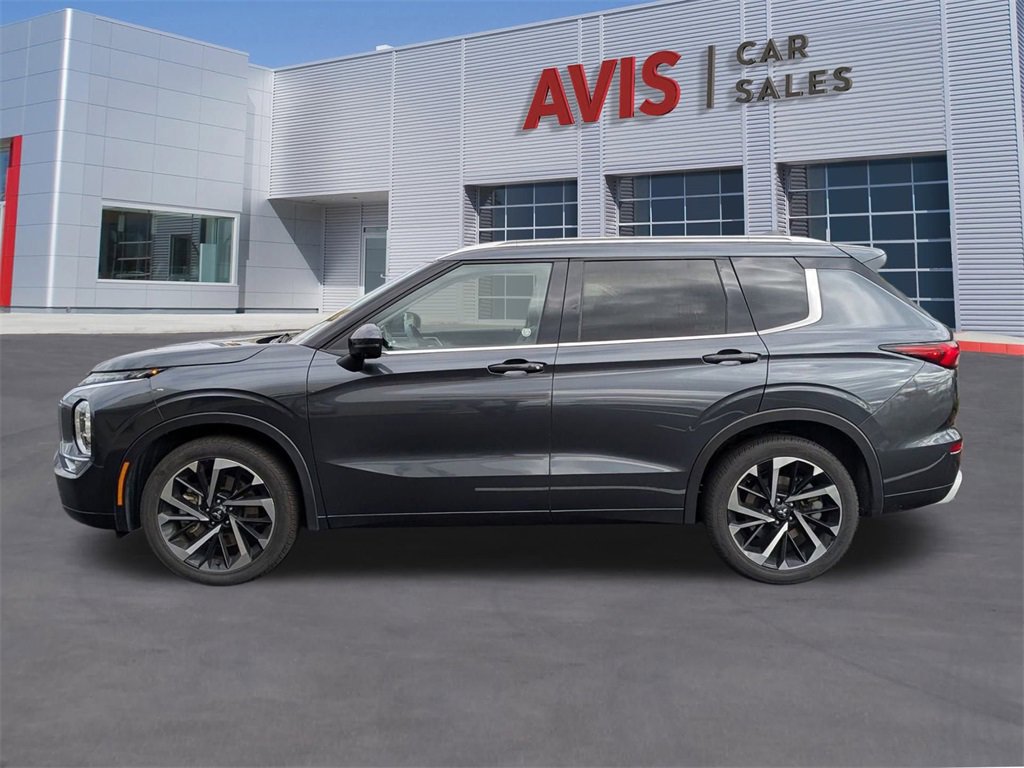 Used 2024 Mitsubishi Outlander SEL image 2