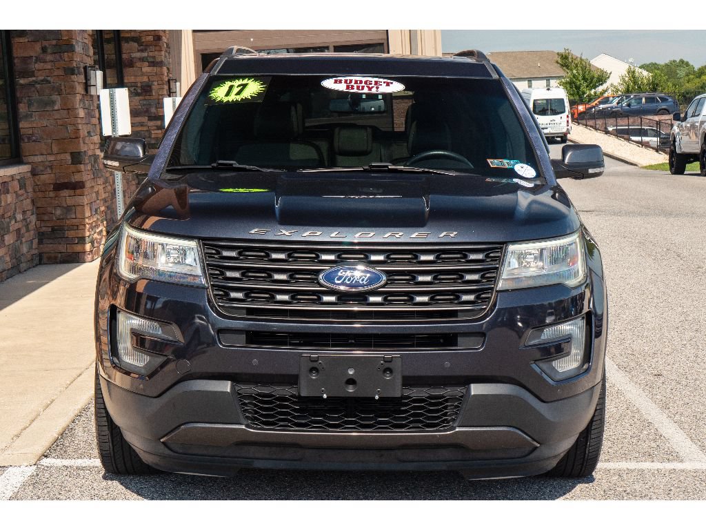 Used 2017 Ford Explorer XLT w/ Equipment Group 202A AWD/4WD image 8