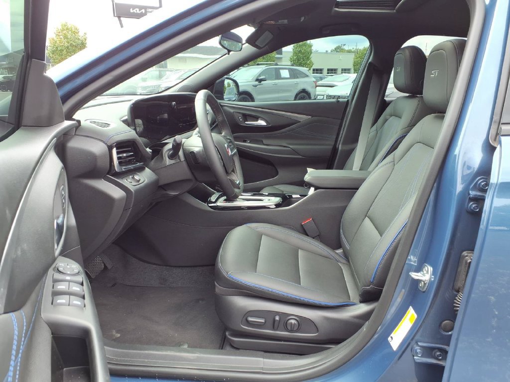 Used 2025 Buick Envista Sport Touring w/ Convenience I Package FWD image 15