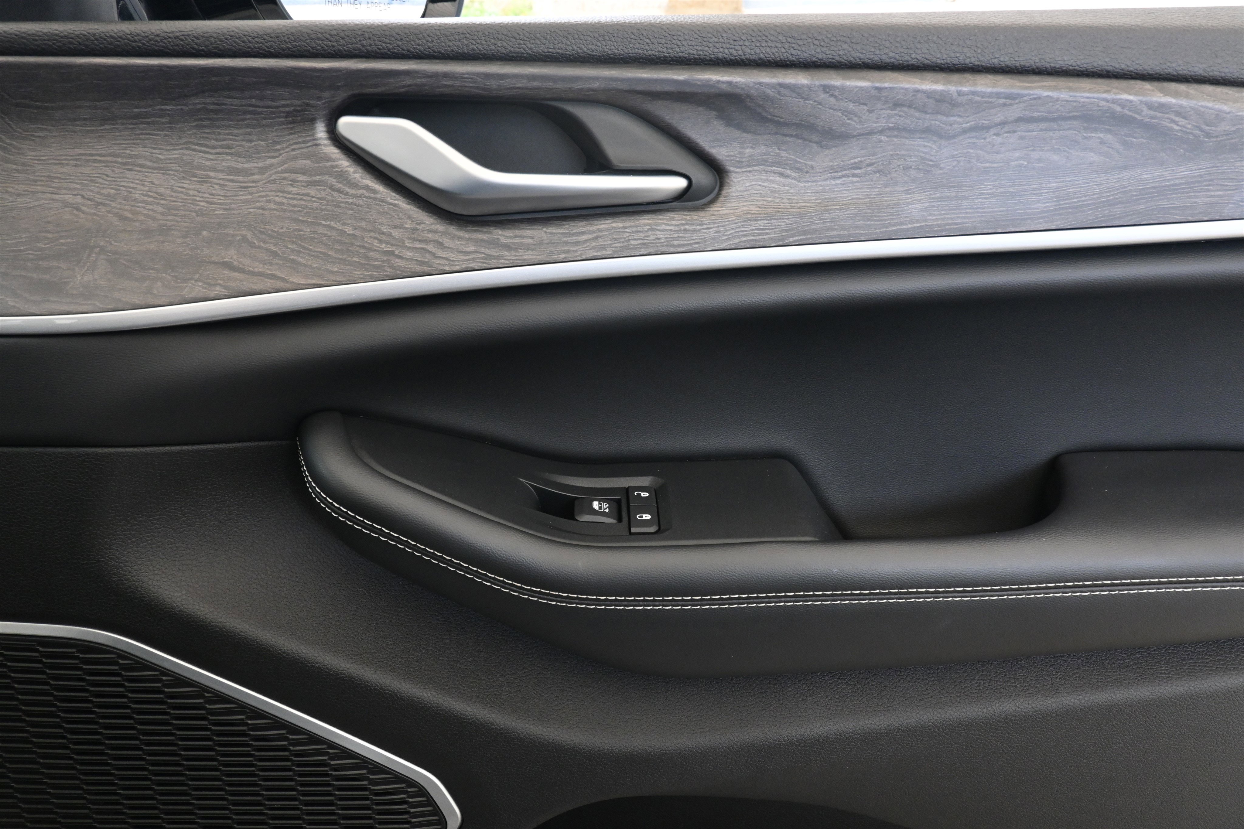 Used 2023 Jeep Grand Cherokee 4WD 4xe image 23