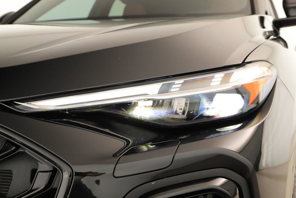 Certified 2025 Audi SQ5 Prestige image 38