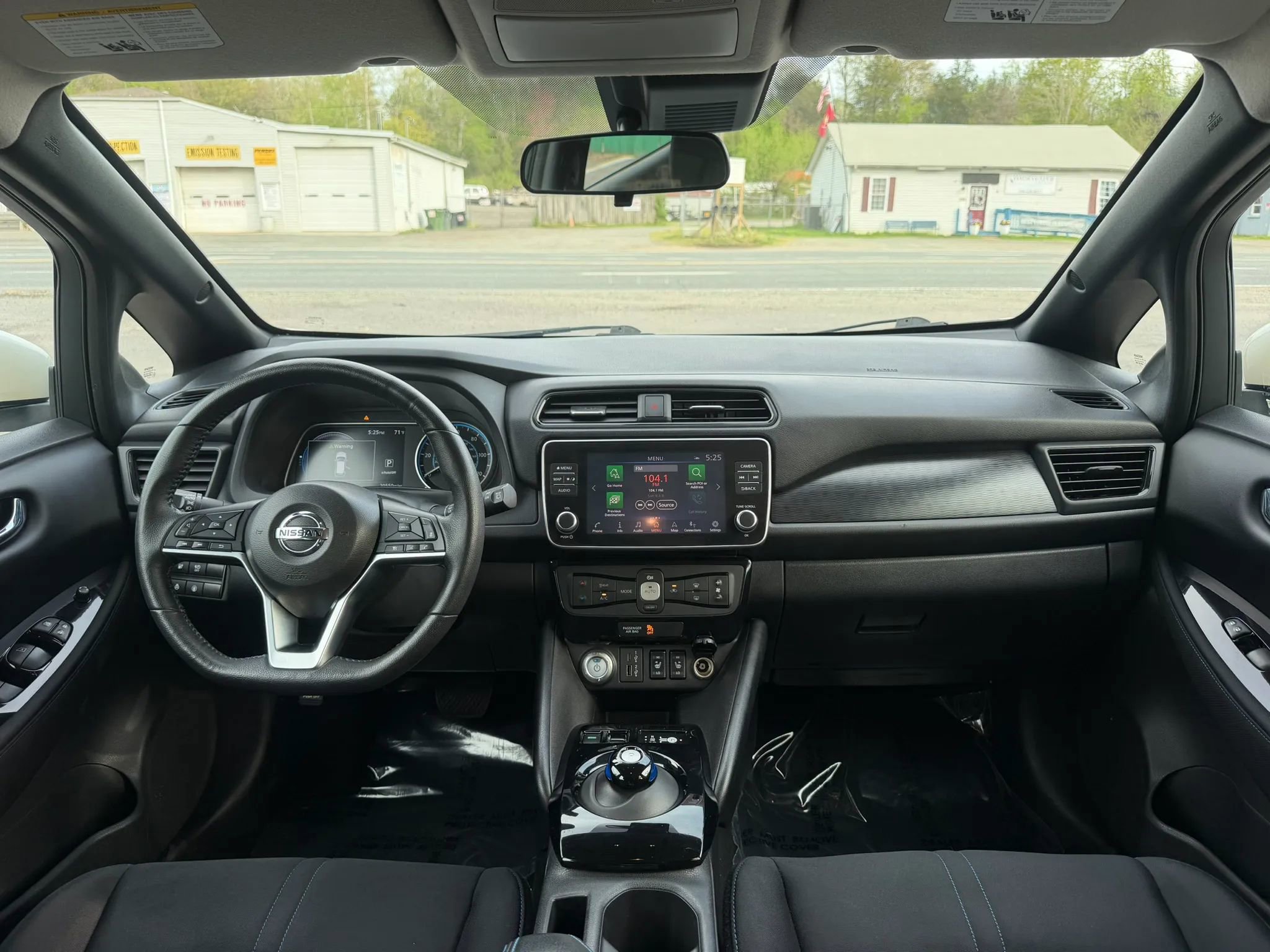 Used 2022 Nissan Leaf SV image 27