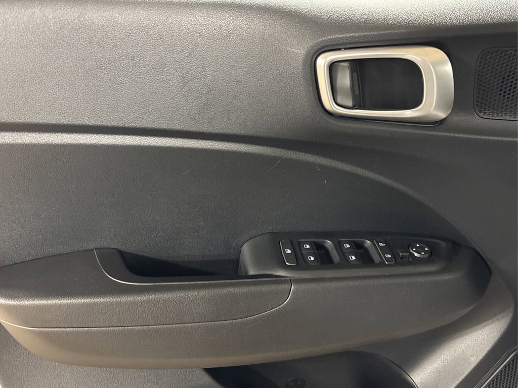 Used 2023 Hyundai Venue SEL w/ Cargo Package image 24