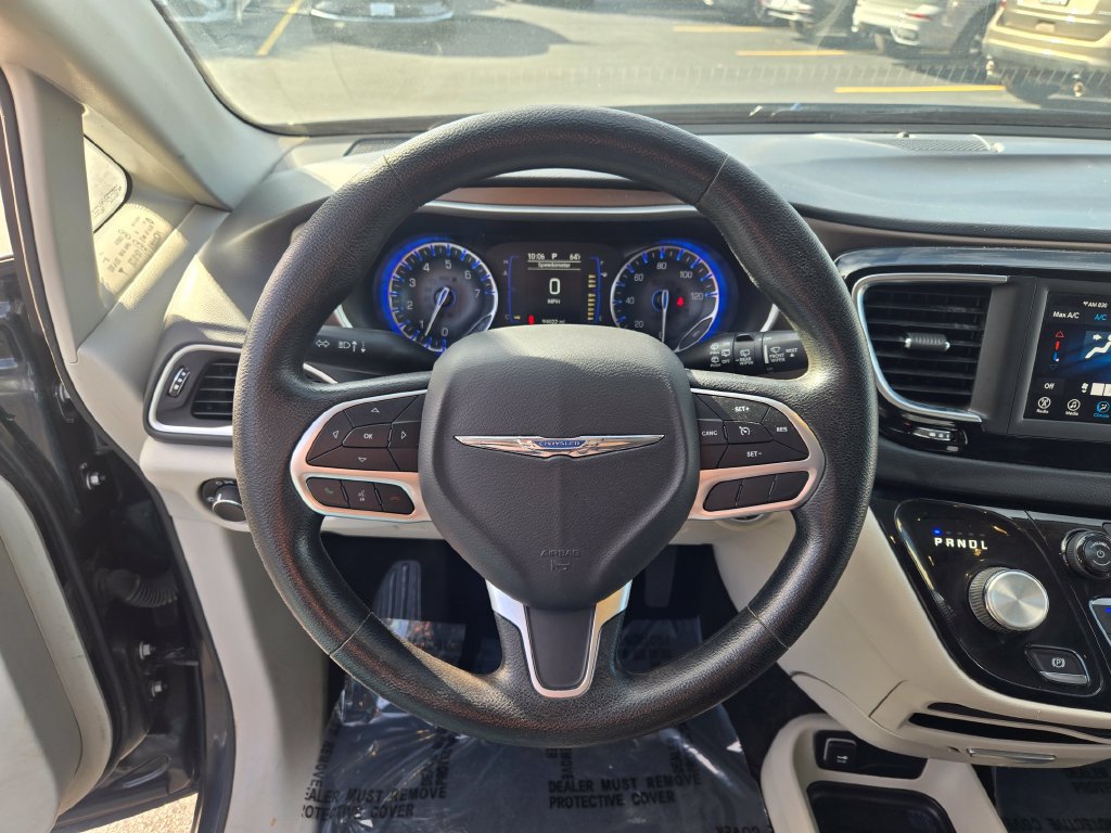 Used 2019 Chrysler Pacifica LX FWD image 40