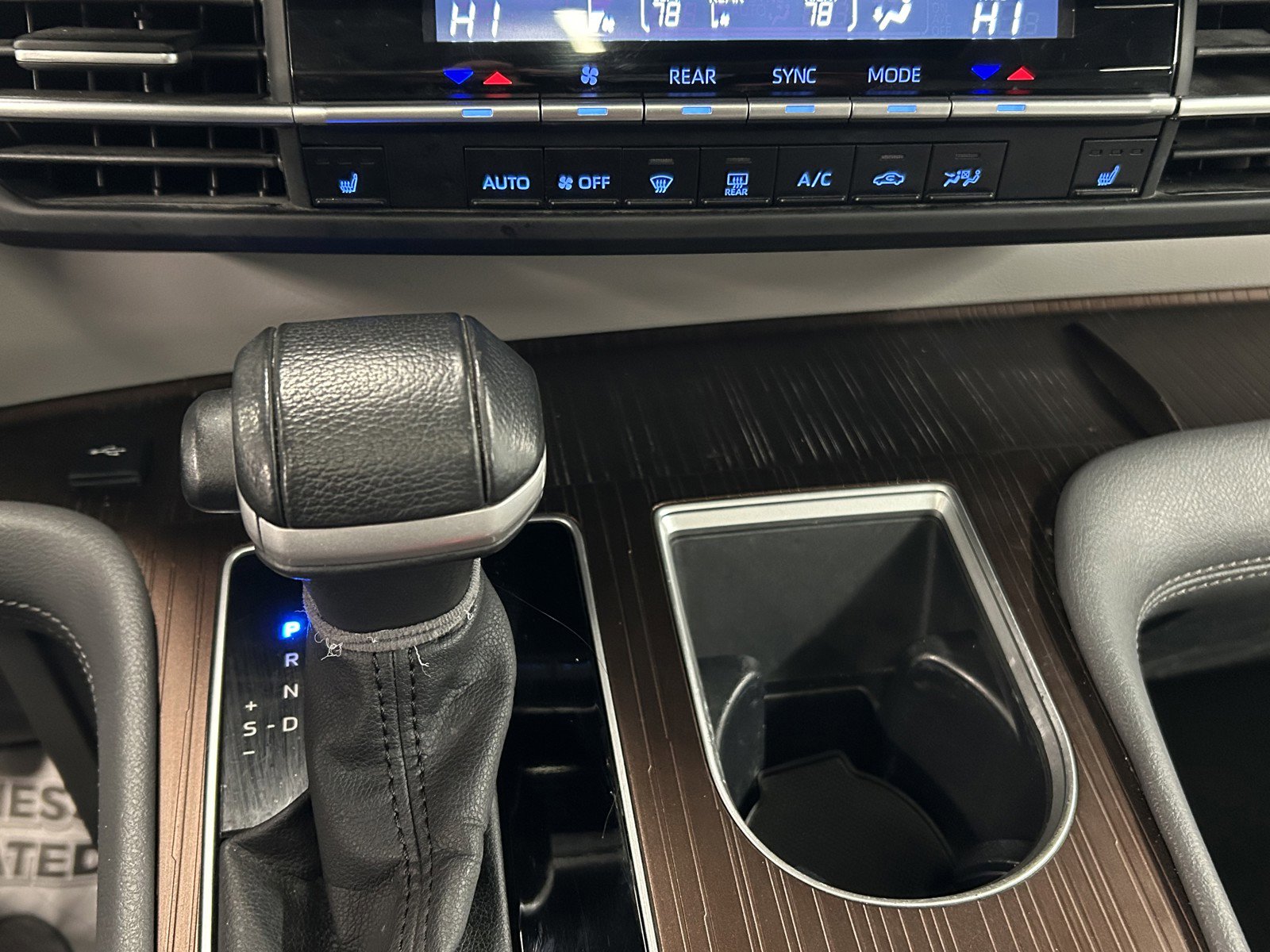 Used 2023 Toyota Sienna XLE image 27