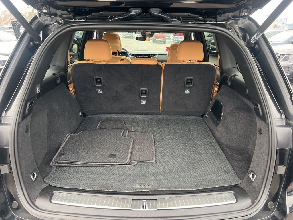 Used 2022 Jeep Grand Cherokee Summit w/ Advanced Protech Group IV image 11