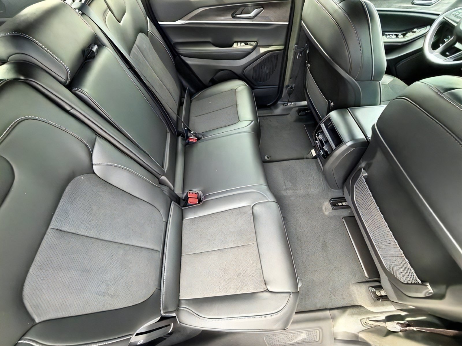New 2026 Jeep Grand Cherokee Altitude RWD image 11