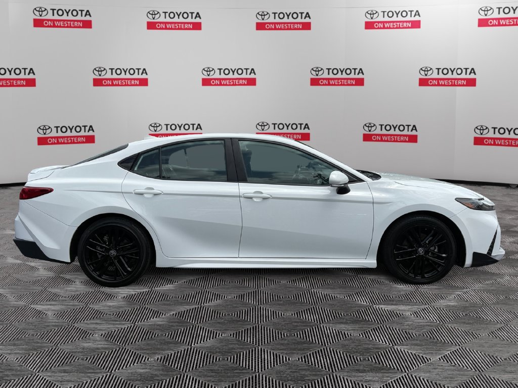 Used 2025 Toyota Camry SE FWD image 4