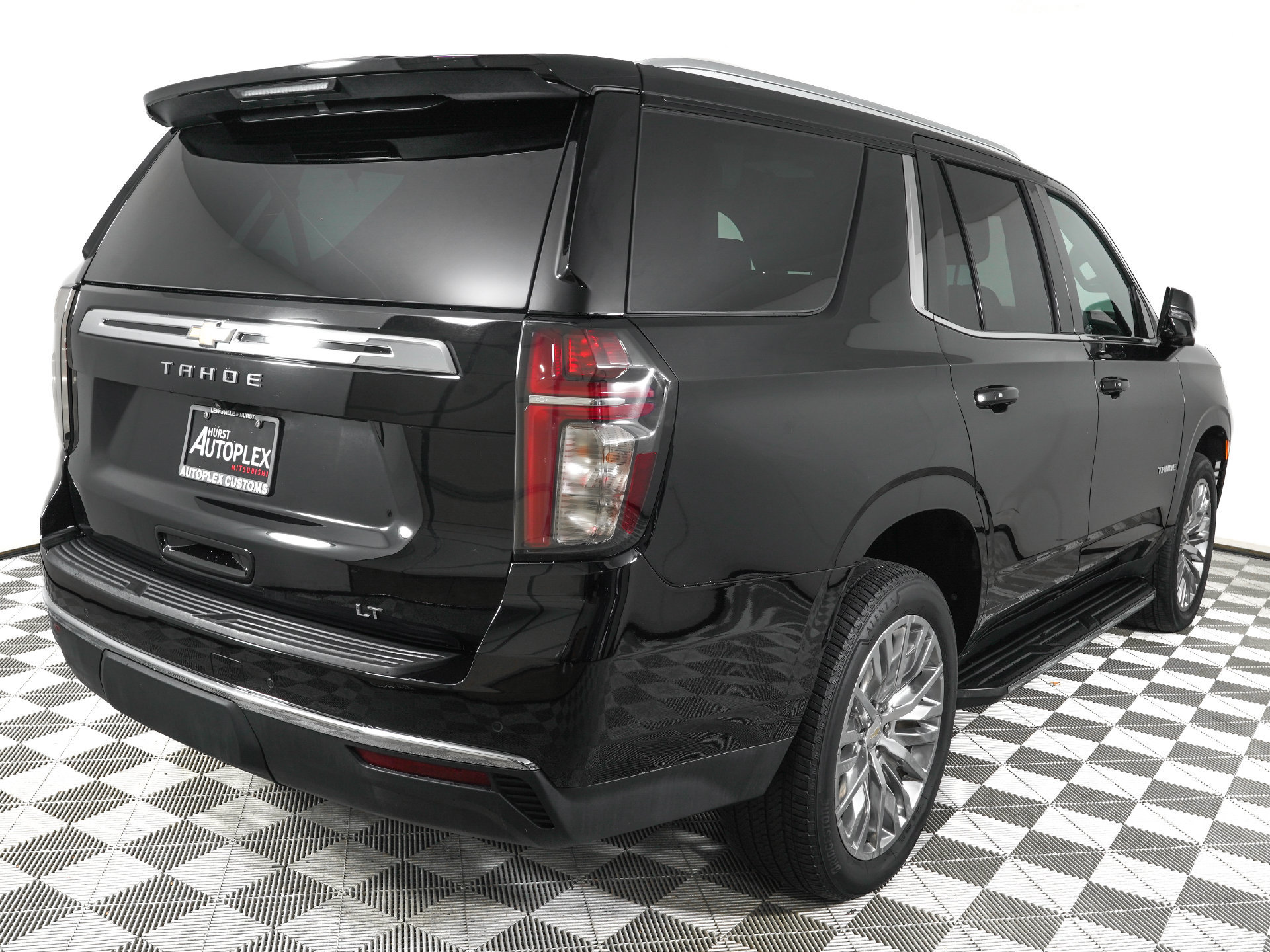 Used 2023 Chevrolet Tahoe LT w/ Luxury Package AWD/4WD image 4