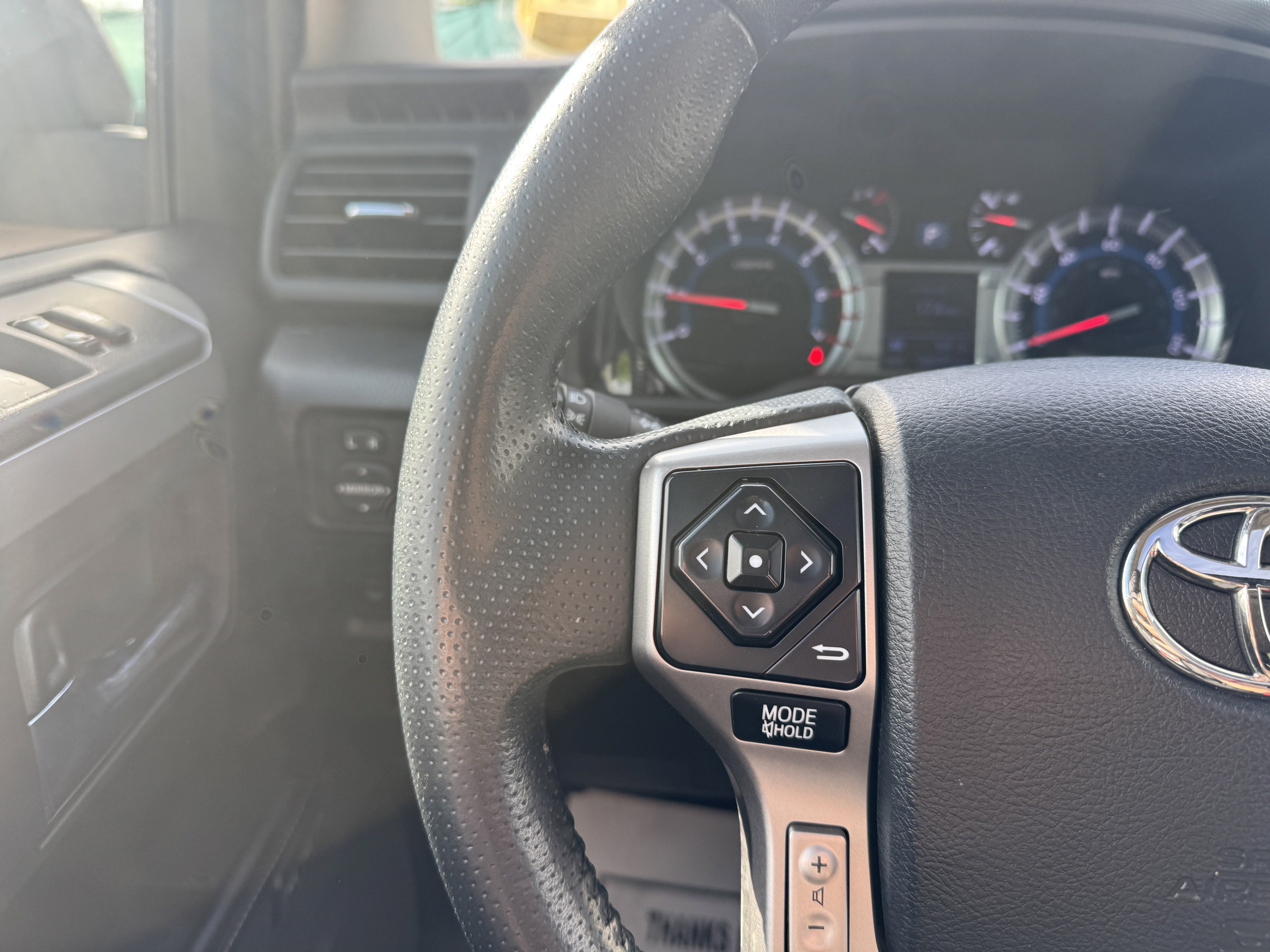 Used 2017 Toyota 4Runner Limited AWD/4WD image 32
