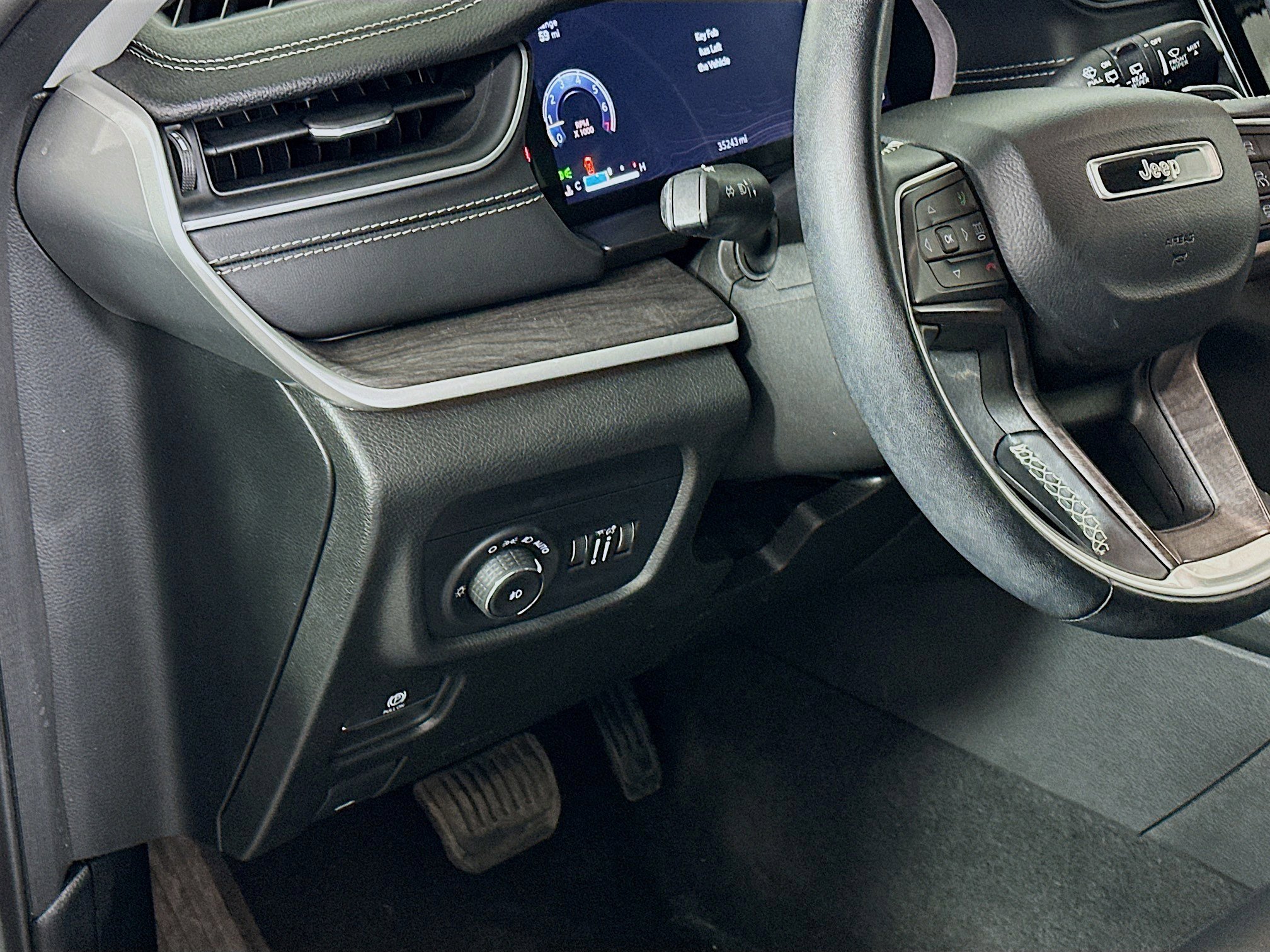 Used 2022 Jeep Grand Cherokee L Limited image 17