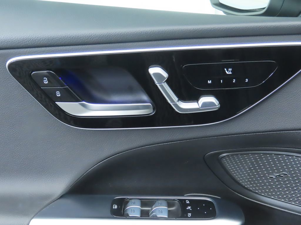 Used 2025 Mercedes-Benz C 300 4MATIC Sedan image 23
