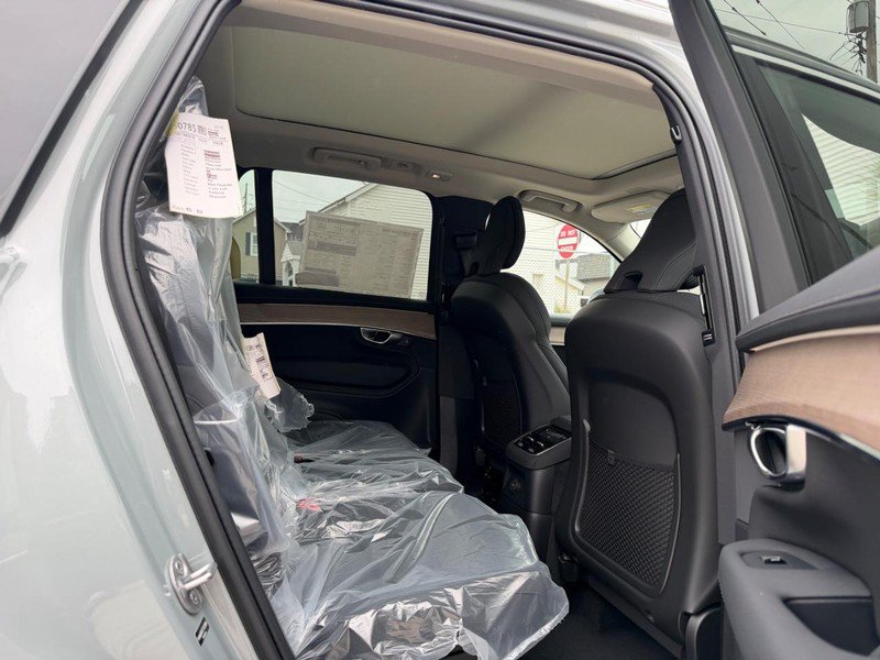 New 2026 Volvo XC90 T8 Plus w/ Protection Package AWD/4WD image 4