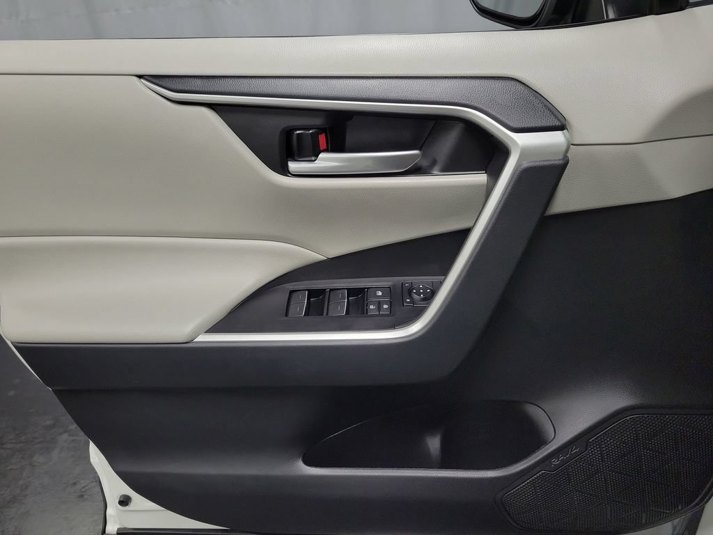 Used 2025 Toyota RAV4 XLE w/ Convenience Package FWD image 24