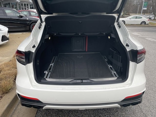 Used 2022 Maserati Levante Trofeo image 9