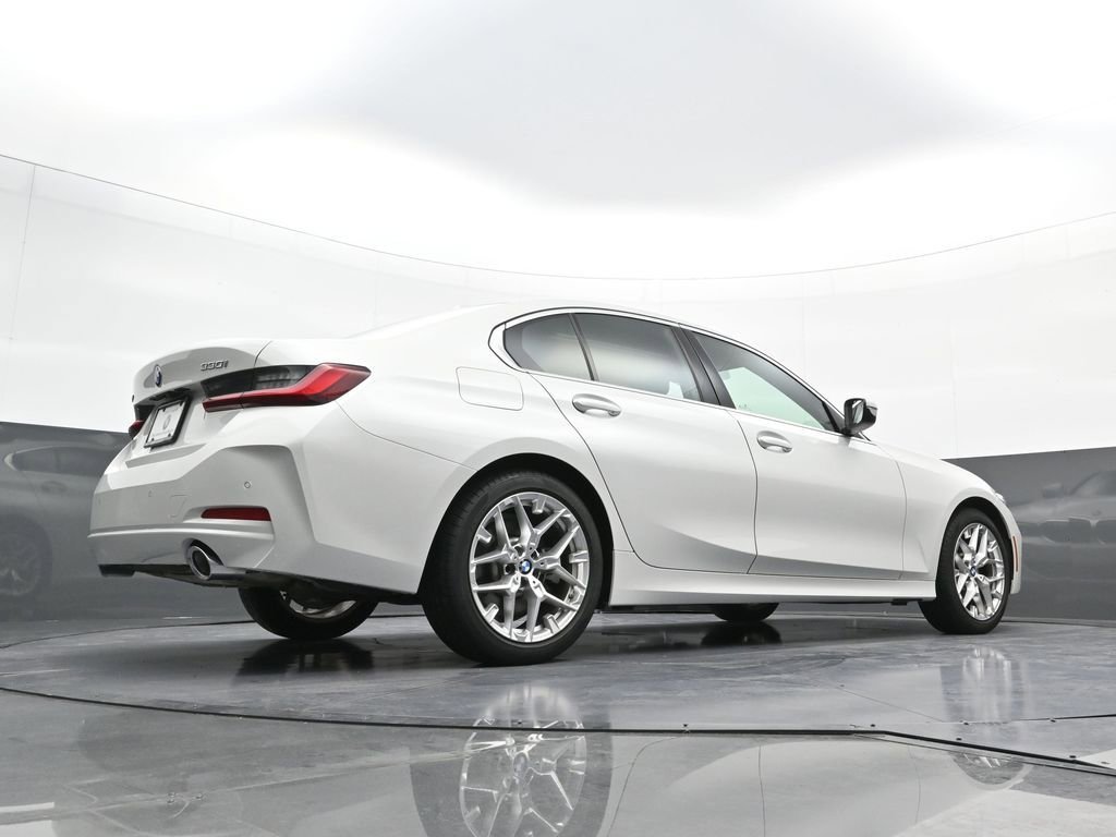 New 2025 BMW 330i xDrive Sedan w/ Convenience Package image 27