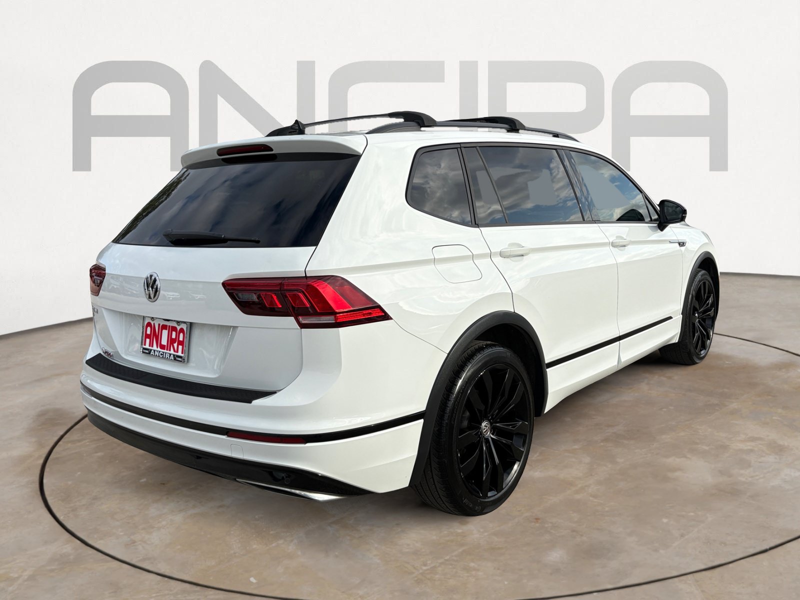 Used 2020 Volkswagen Tiguan SE R-Line FWD image 10