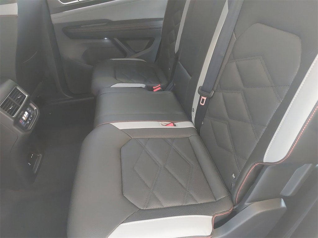 New 2025 Volkswagen Atlas Peak Edition SE image 15