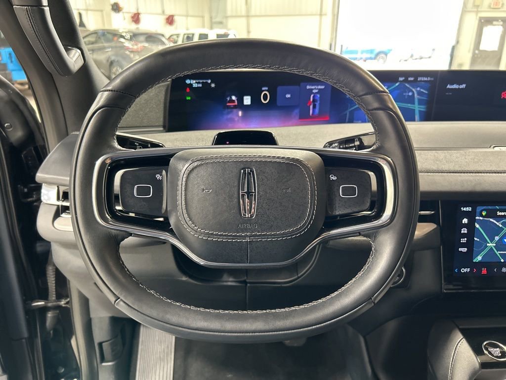 Used 2025 Lincoln Navigator Reserve w/ Jet Appearance Package image 17