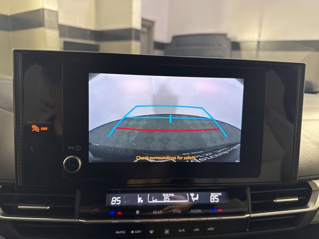 Used 2025 Toyota Sienna LE image 30