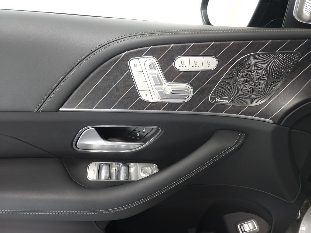 Used 2025 Mercedes-Benz Maybach GLS 600 4MATIC image 6