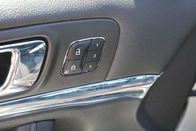 Used 2013 Lincoln MKS FWD image 19